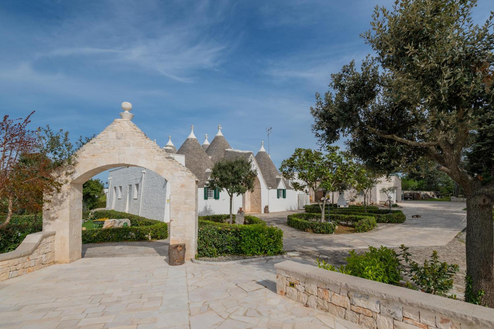 Trullo Degli Anelli In Masseria Cisternino Exteriér fotografie